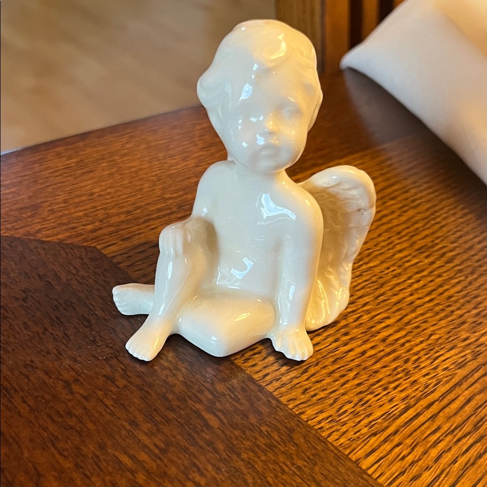 Elegant white Angel/cupid Figurine